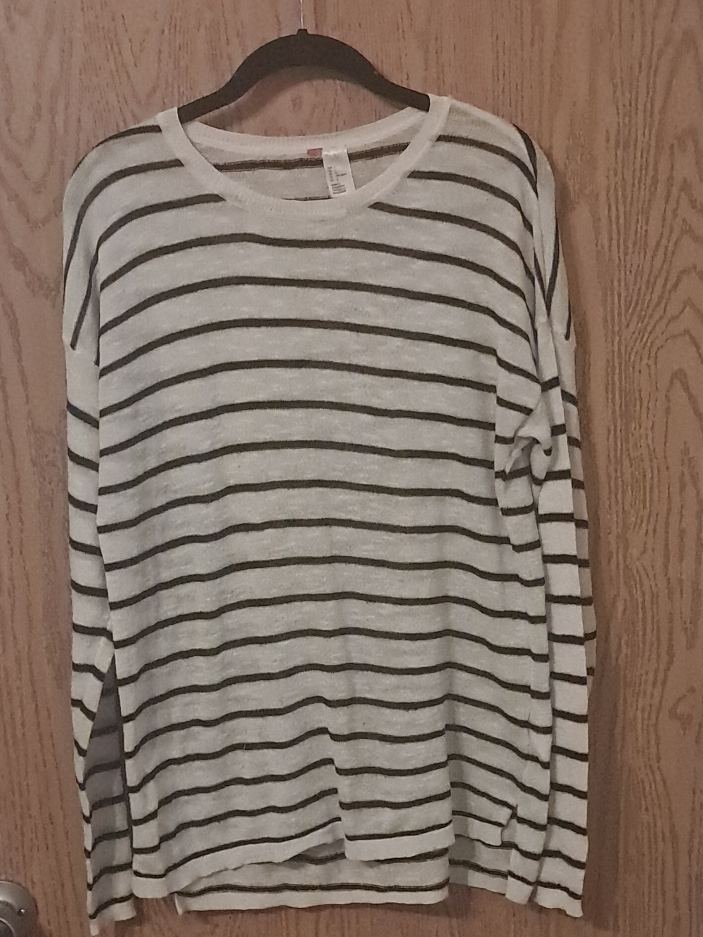 Casual Striped Long-Sleeve Crewneck Top - White and Black L